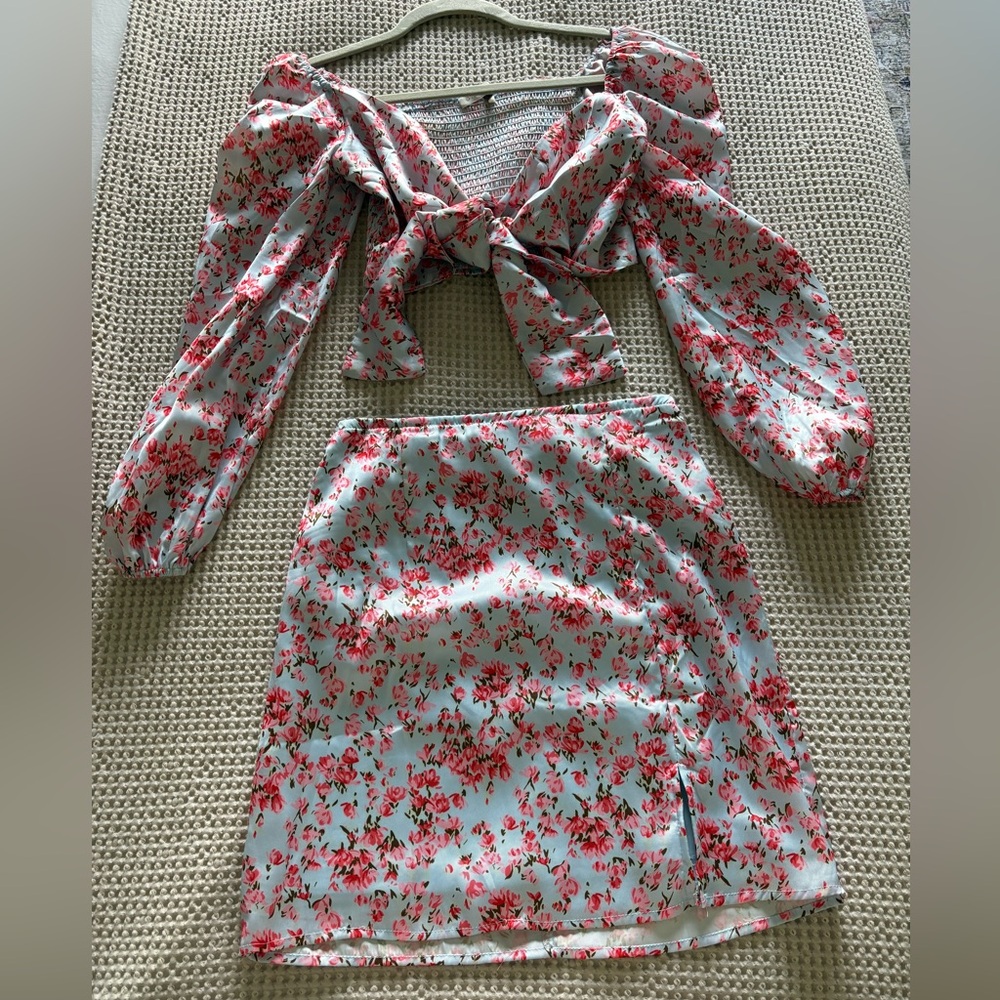 O. Vianca - floral two piece set (crop top with bow tie and skirt)